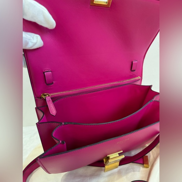 CELINE
Pink Box Leather Medium Classic Box Flap Bag (Pre-loved) with dust bag. - Picture 9 of 15